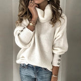 Lengan panjang sweater berkerah kebesaran dengan kancing aksen